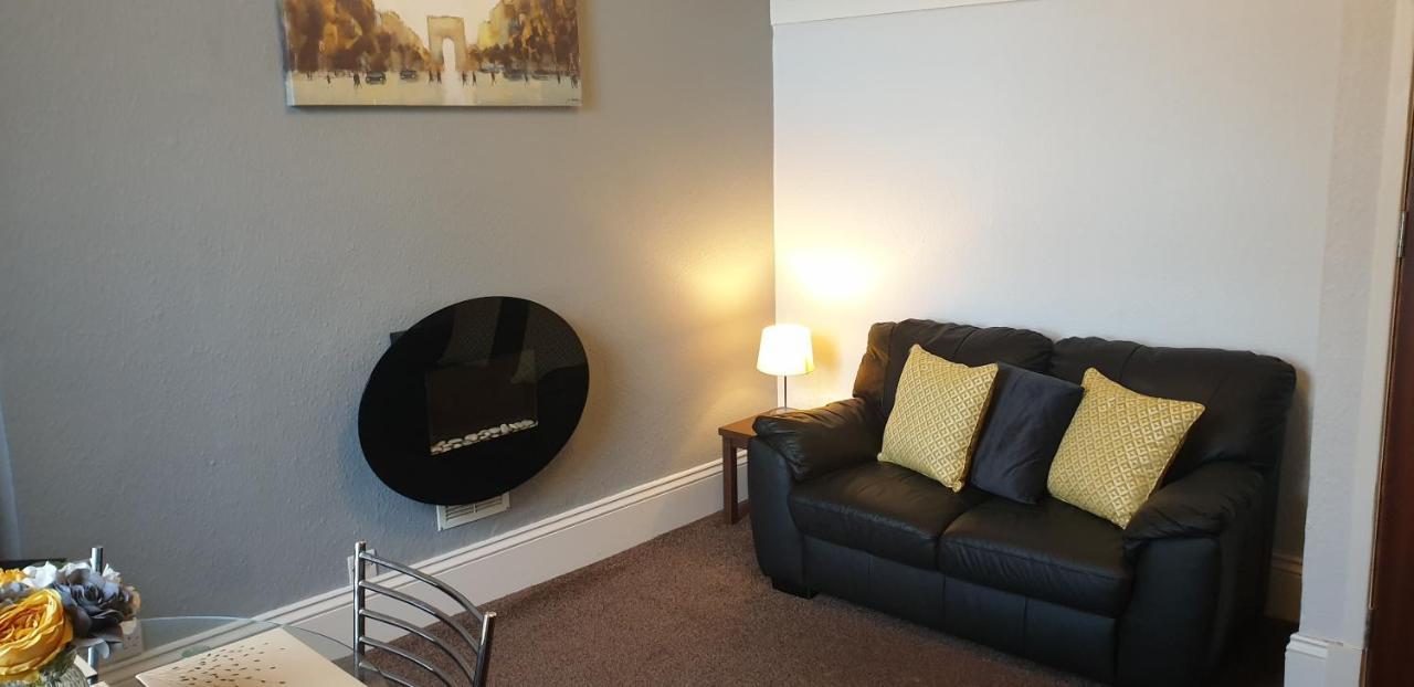 Lockinbar Holiday Apartments Tenby Exterior foto