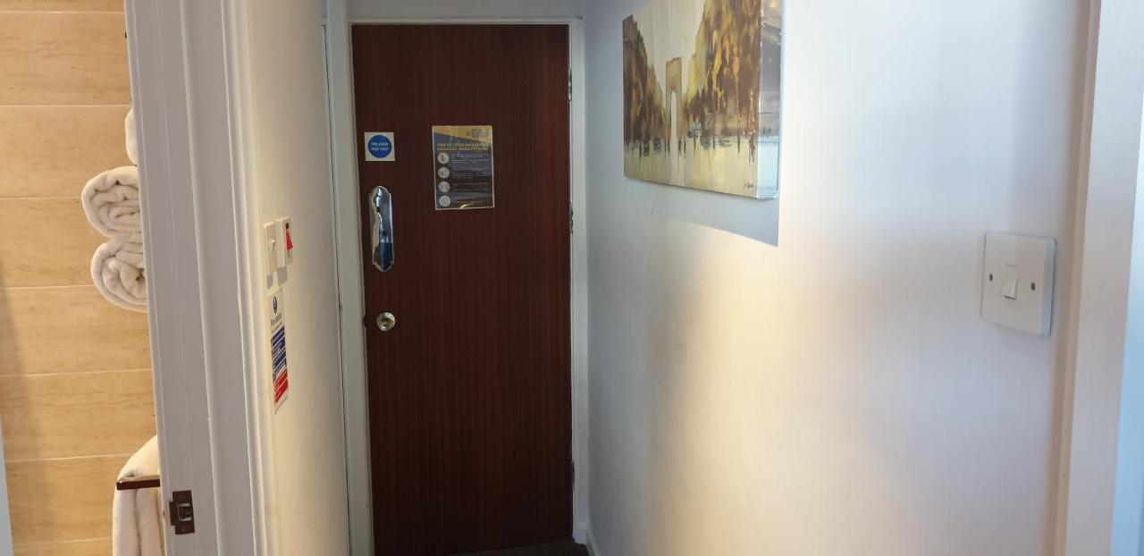 Lockinbar Holiday Apartments Tenby Exterior foto